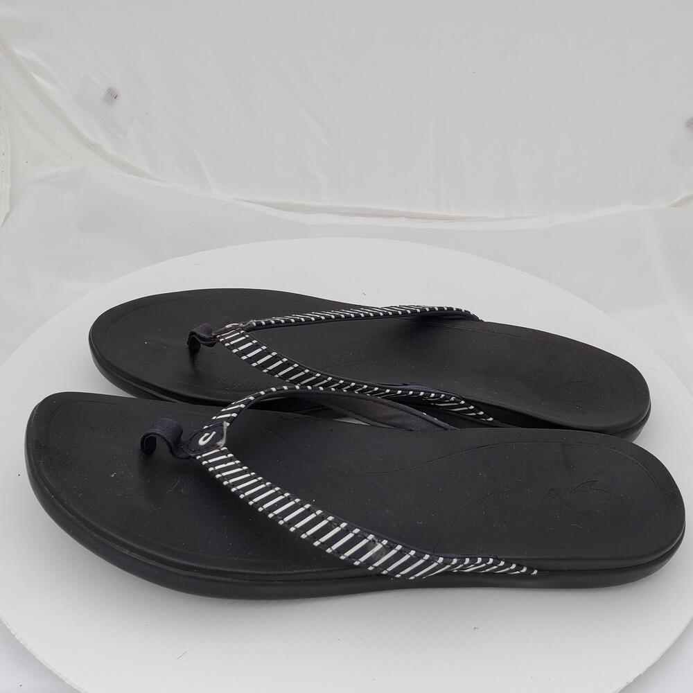 OluKai Ho'opio Sandals Womens 8 Black Flip Flop Thong Striped Strap Beach